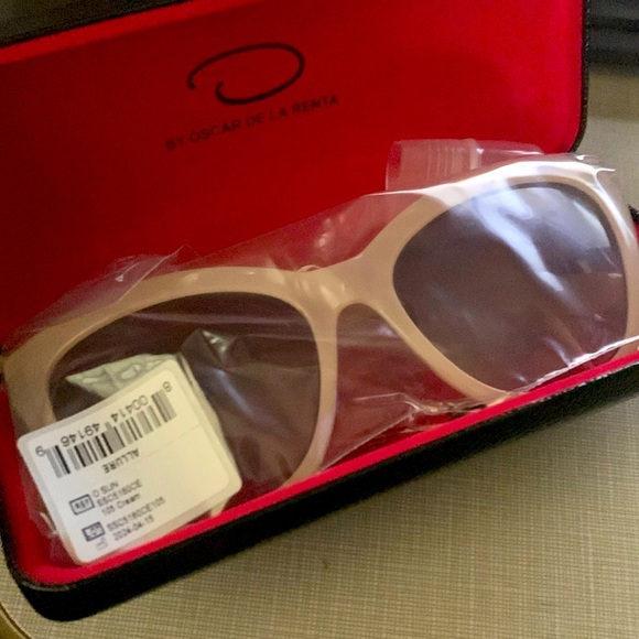 Oscar de la Renta Accessories - Glam Cat Eye Sunglasses beautiful design